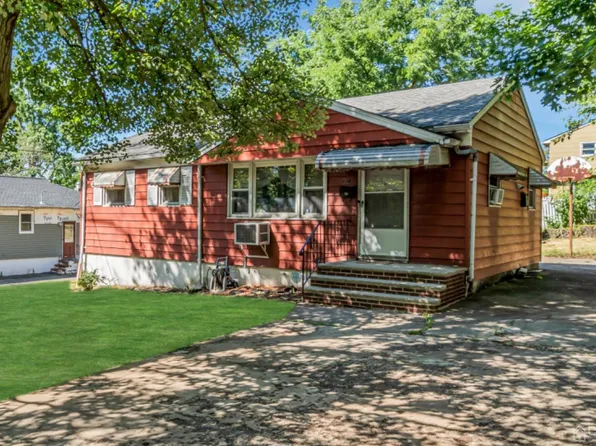 210-210 S 9th Ave, Highland Park, NJ 08904