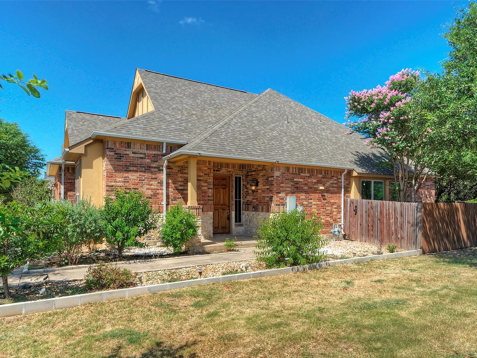 3 bed, 2.0 bath, 2021 sqft, $2,500 — Photo 4