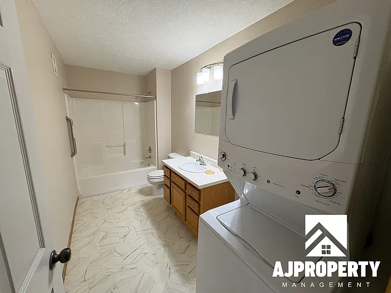 925 S Newcomb Ave #18 — Photo 6