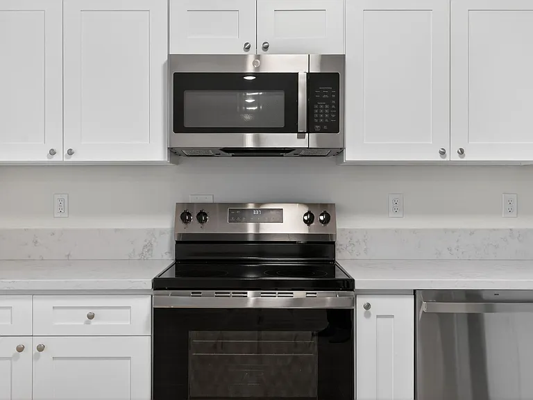 Woodstock Manor — Photo 8