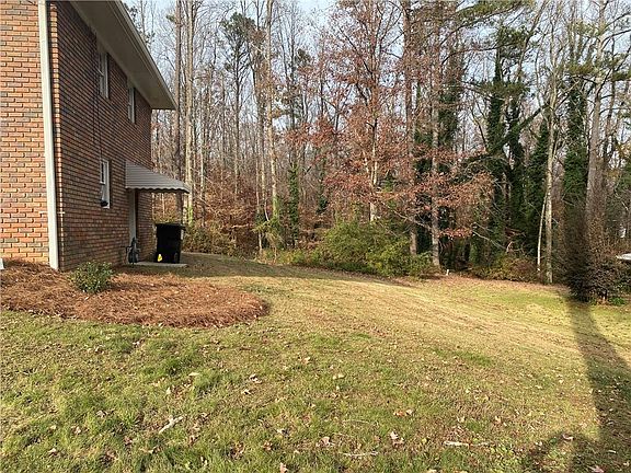 3rd image of 3562 Rogers Dr