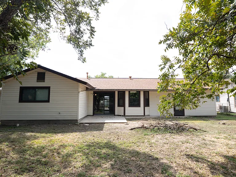 5235 Happiness St — Photo 40