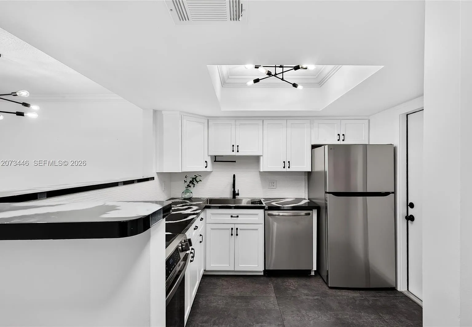 Regis House Condo — Photo 1