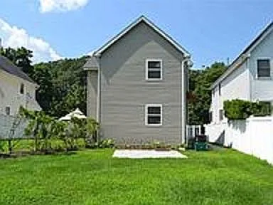 242 Spring Rd #B — Photo 4