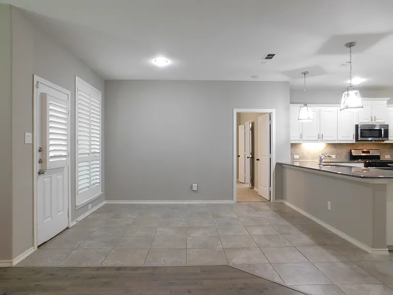 2401 Windhaven Dr — Photo 13