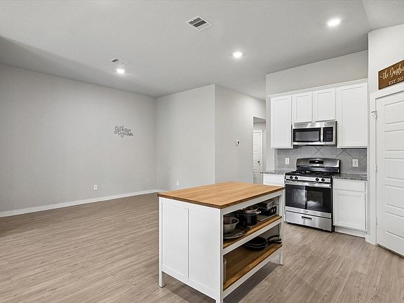 5th image of 249 Rustic Ridge Cir