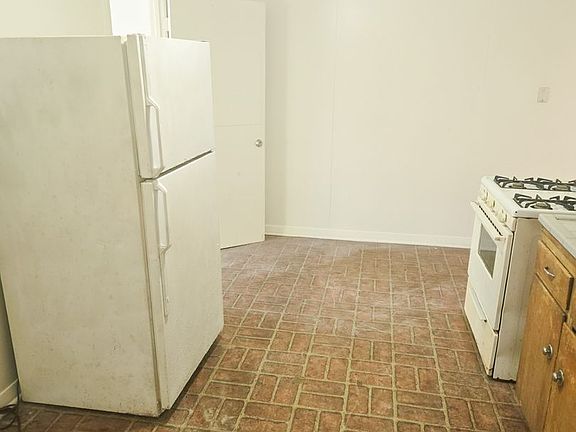5th image of 980 Oakland St