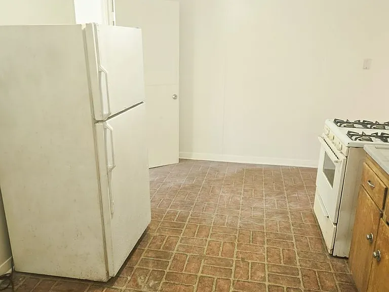 980-982 Oakland Street — Photo 5