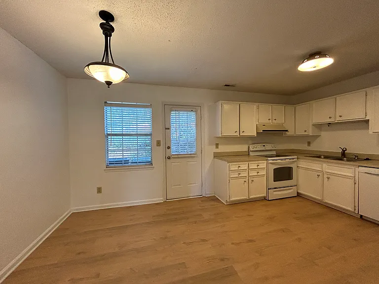 1002 Willow Dr #106 — Photo 9