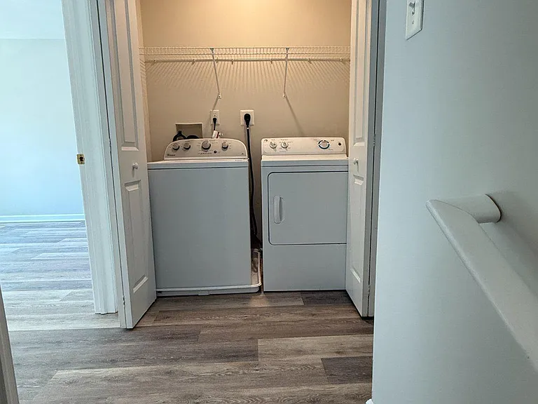 135 S Charlotte St — Photo 15