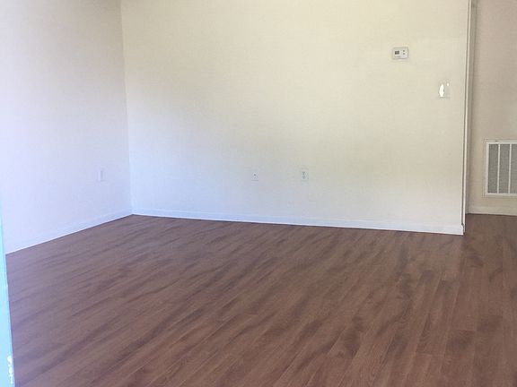 3rd image of 2811 E Oakland Ave APT 5