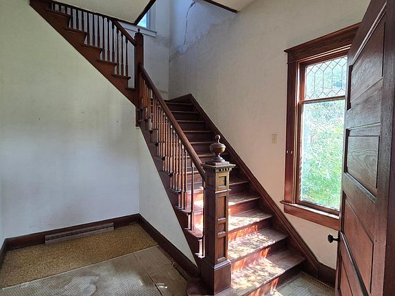 4th image of 417 Watson St