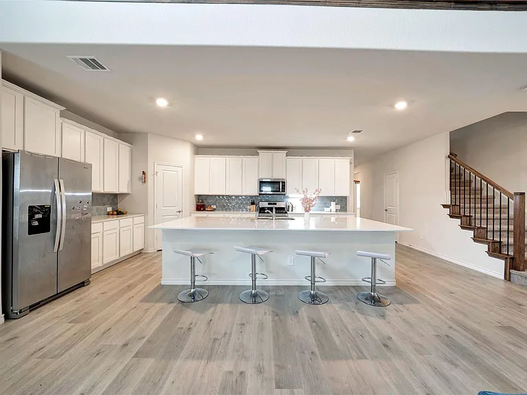 10332 Fall Brook Dr — Photo 3