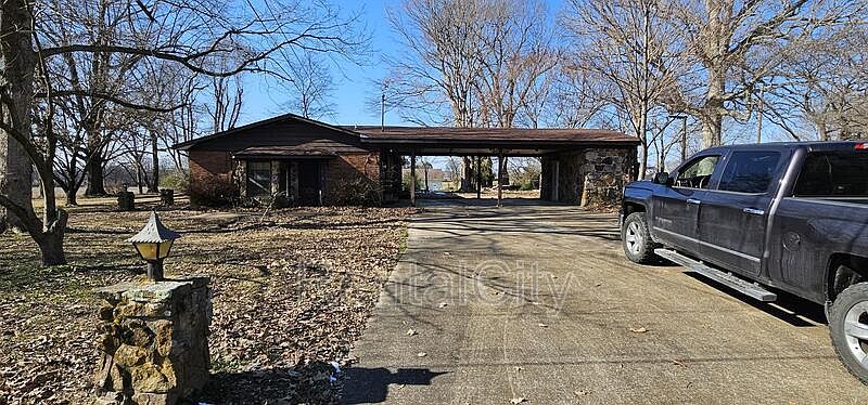 1st image of 3415 Lake Dr
