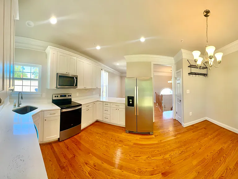 8916 Erie Ave — Photo 12