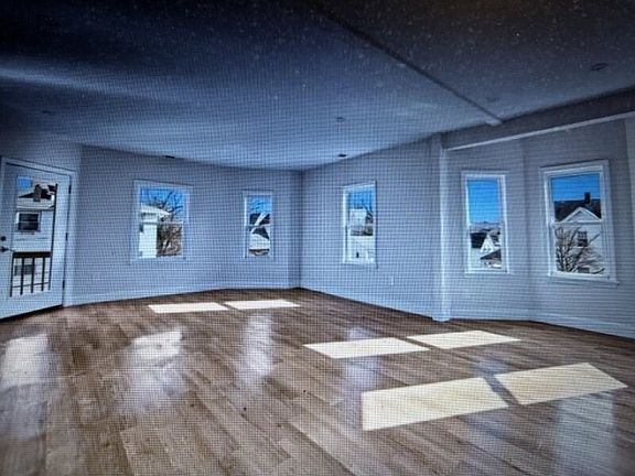 4th image of 124 Glendower Rd Floor 2