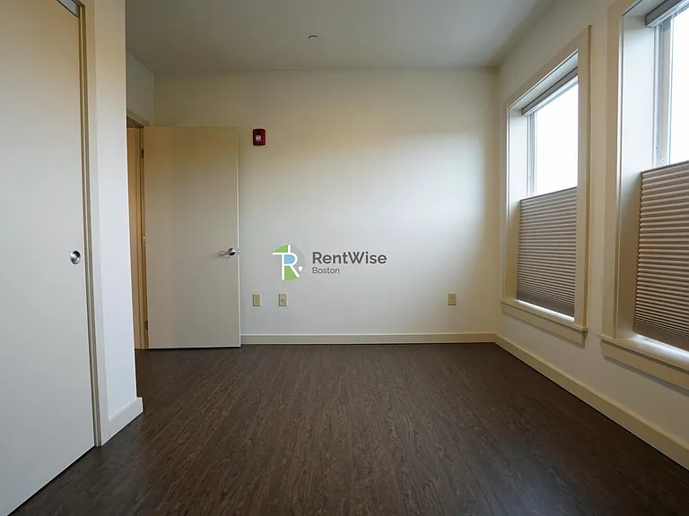 400 Langley Rd #301 — Photo 12