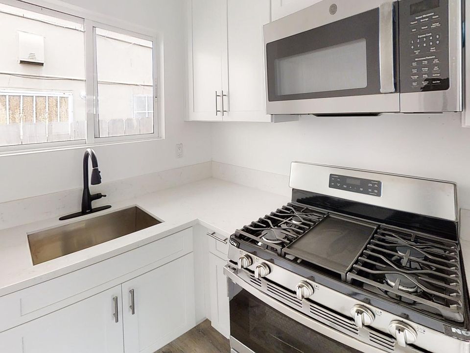 1st image of 1009 Hornblend St #5
