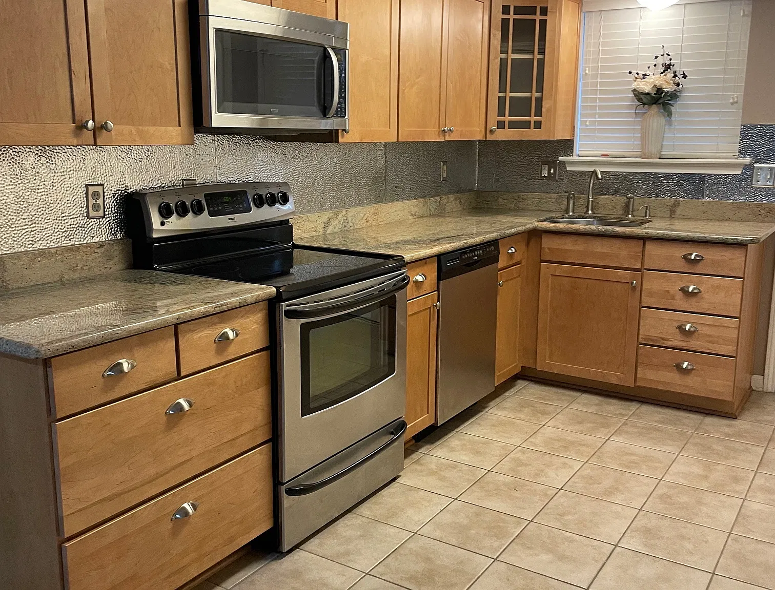 2 bed, 968 sqft, $1,400 — Photo 1