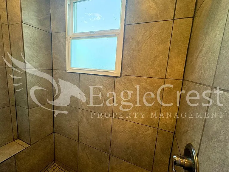 613 Locust St — Photo 19