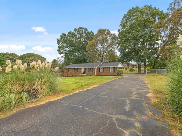 104 Hilldale Dr, Boiling Springs, SC 29316