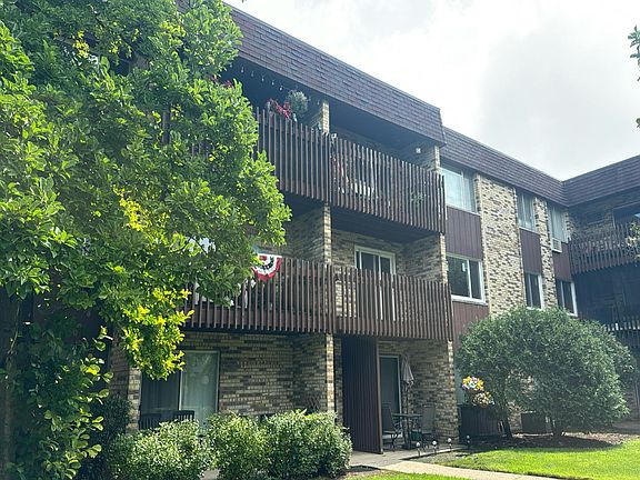 3rd image of 922 E Old Willow Rd APT 210