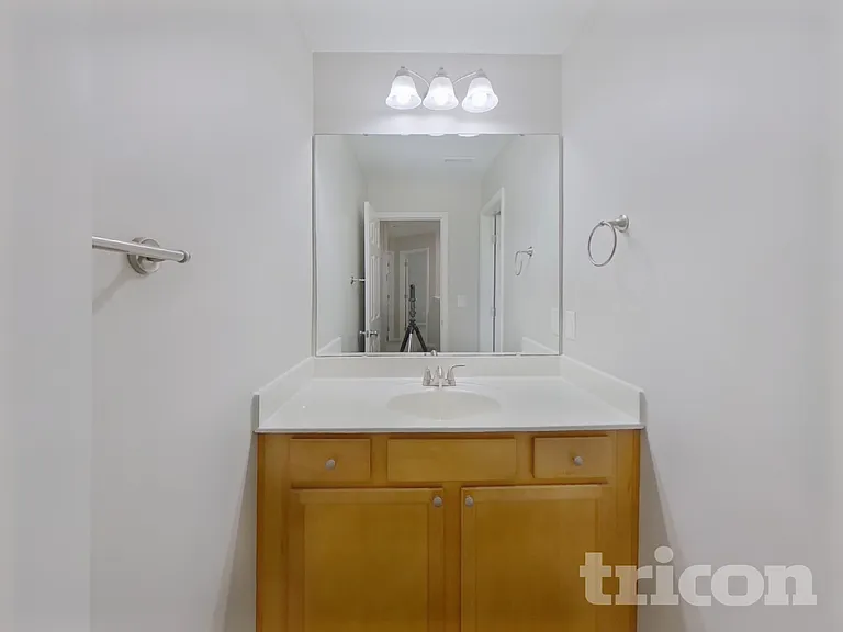 2092 Roscommon Dr — Photo 18