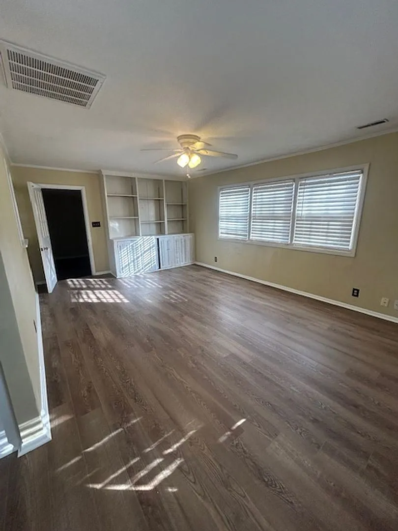 3-bedroom, 2-bath Home - Tanglewood area — Photo 2
