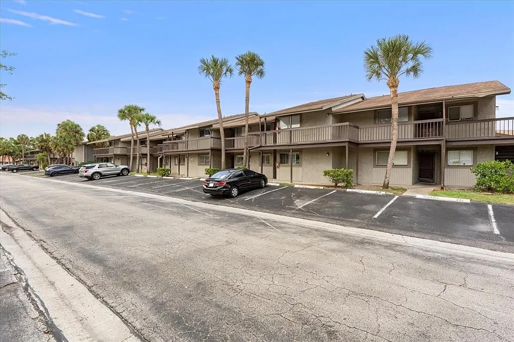 2 bed, 2.0 bath, 1068 sqft, $1,600 — Photo 2
