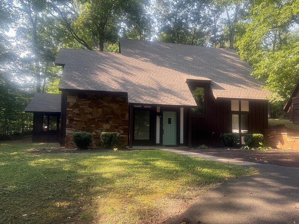 1st image of 490 Red River Rd