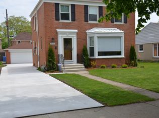 5633 N Kilbourn Ave, Chicago, IL 60646
