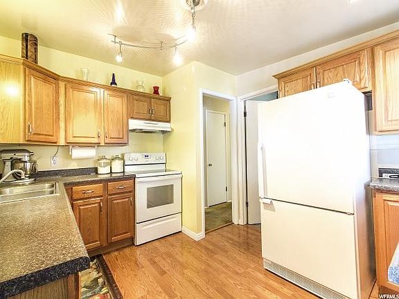 4th image of 2936 W Amherst Ave