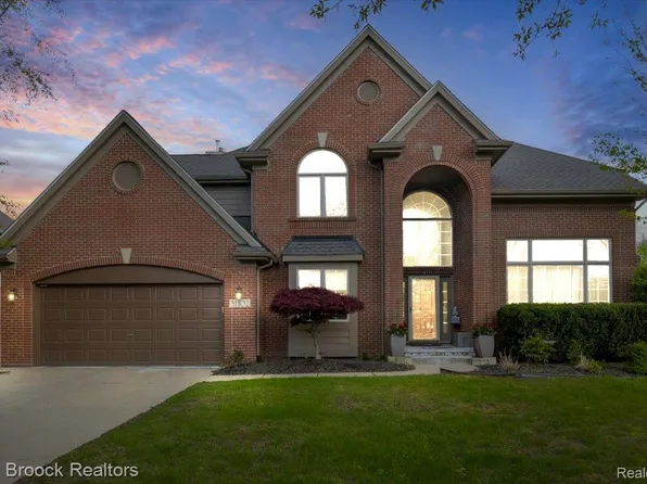 31102 Bancroft Dr, Novi, MI 48377