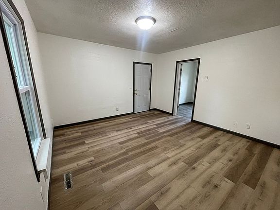 2nd image of 526 4th St SW