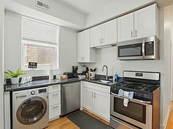 3rd image of 2724 W Division St