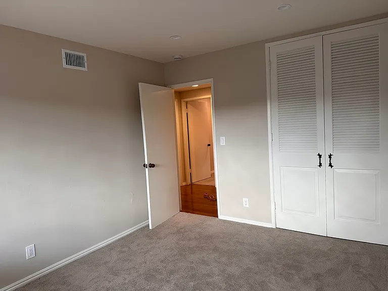 16711 Greenview Ln — Photo 15