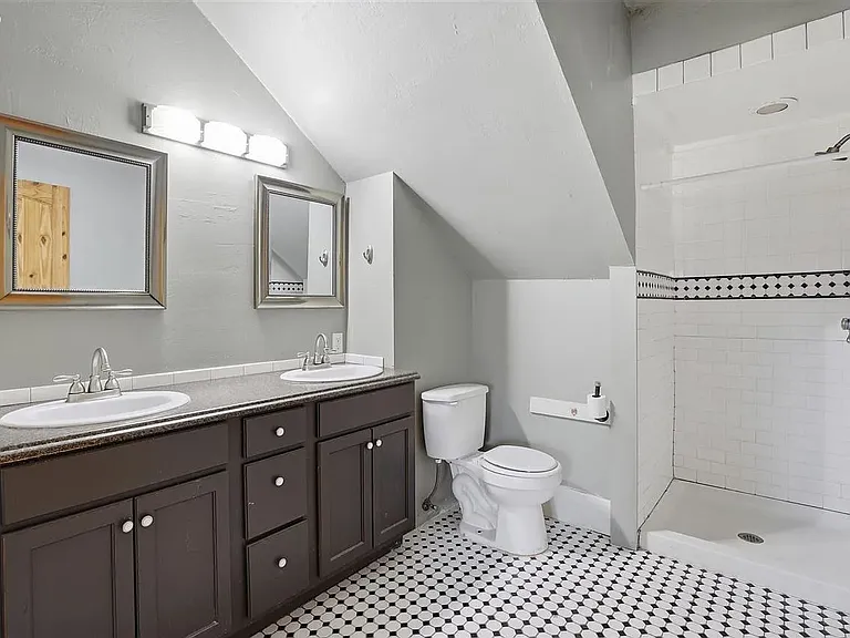 502 S West St #A — Photo 2