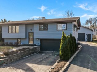 563 Hitchcock Ave, Lisle, IL 60532