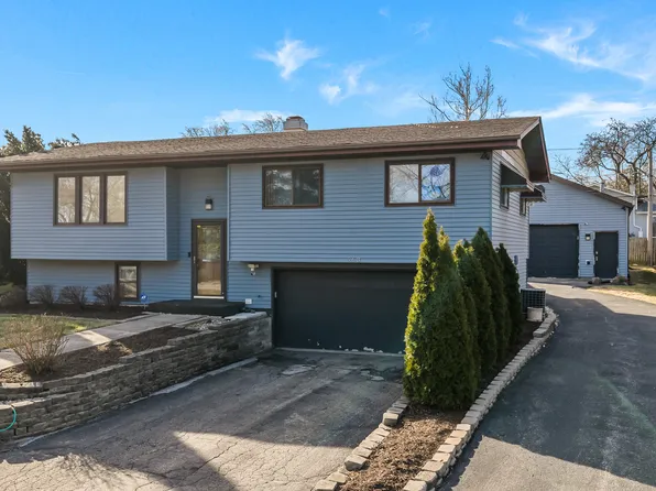 563 Hitchcock Ave, Lisle, IL 60532