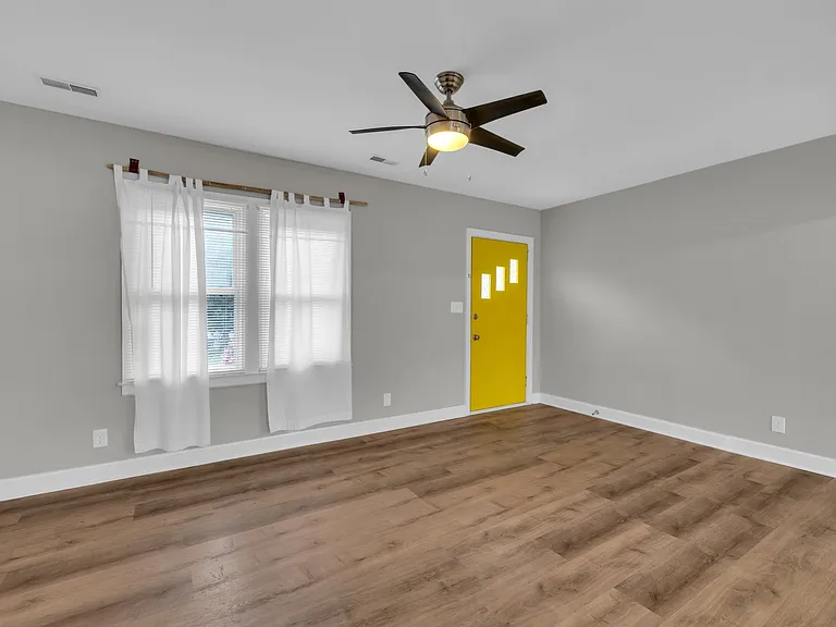 3418 Sleepy Hollow Rd — Photo 18