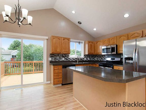 3rd image of 5063 Breezefield Dr SE