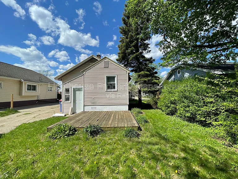 146 Lawrence St NE — Photo 17