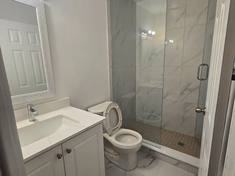 558 Spadina Cres #2 — Photo 11