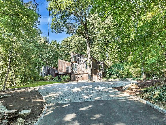 2nd image of 136 Roger Canoe Hollow Rd