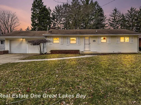 1311 Dover Pl, Saginaw, MI 48638