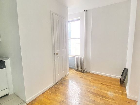 3rd image of 512 E 80th St APT 21