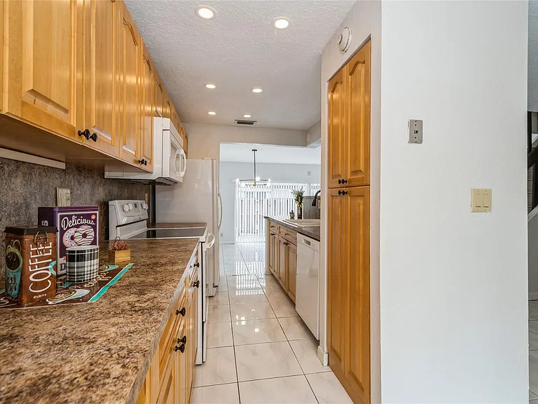 8208 NW 8th Pl — Photo 8