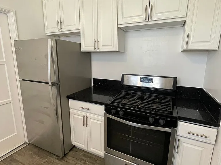 Dixon Delano Apartments — Photo 6