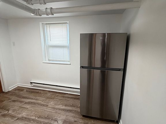 5th image of 327 Main St APT 10
