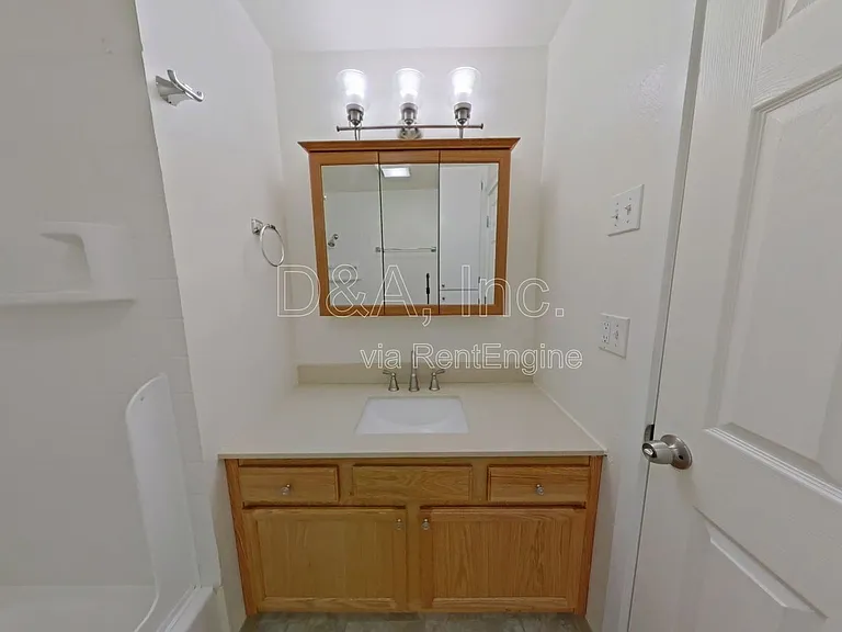 138 NE Conifer Blvd #6 — Photo 12